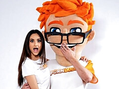 18 ans, Gros cul, Grosse bite, Gros seins, Sucer une bite, En levrette, Fille latino, Adolescente