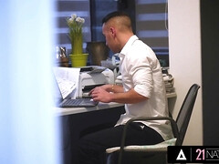 In den arsch, Grosser arsch, Grosse titten, Spermaladung, Schwanz, Hundestellung, Muschi, Titten