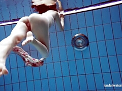 Bikini, Tschechisch, Frau, Zierlich, Pool, Solo, Jungendliche (18+), Unter wasser