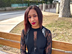 Reina, 20 years old, goes for double penetration