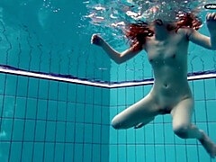 Fétiche, Petite femme, Piscine, Public, Russe, Solo, Nénés, Sous marin