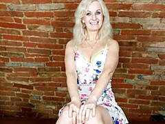 素人, デカ尻, デカパイ, ブロンド, 指いじり, 一人, ストリッピング, おもちゃ