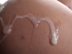 Tir de sperme, Fille latino