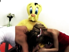 Gros seins, Sucer une bite, Tir de sperme, Faciale, Hd, Talons, Masturbation, Plan cul à trois