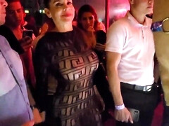 Tetas grandes, Penetracion con dedos, Latina, Pov, Público, Esposa