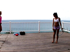 Grote kont, Pijpbeurt, Bruinharig, Rondborstig, Hd, Lesbisch, Buiten, Speelgoed