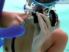 18 ans, Gros seins, Sucer une bite, Brunette brune, Femelle, Hongroise, Adolescente, Jouets