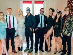 Blondine, Blasen, Braunhaarige, Hundestellung, Handjob, Maske, Party, Reiten