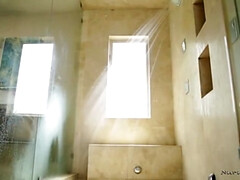 Salle de bains, Blonde, Plantureuse, Doigter, Énorme, Lesbienne, Naturelle, Tatouage