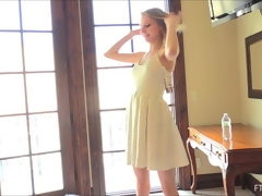 En gros plan de très près, Robe, Extrême, Béant, Talons, Masturbation, Public, Sous la jupe