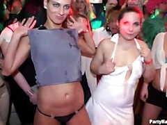 素人, ブロンド, 着衣女と全裸男, グループ, Hd, 淫乱熟女, パーティ, ストッキング