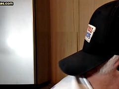 Leie, Blasen, Kehlenfick, Schwul, Handjob, Reif, Tätowierung