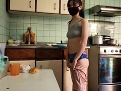 Amateur, Famille, Fétiche, Femme au foyer, Humiliation, Seins naturels, Public, Adolescente