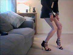 My fresh leather mini mini-skirt and stilettos