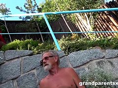 Gros seins, Sucer une bite, Doigter, Grandpère, Branlette thaïlandaise, Hd, Mature, De plein air