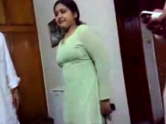 Amateur Indian Masturbates Her Desi Pussy