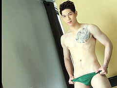 Homosexuelle, Nue  à poil, Thaïlandaise