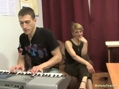 Mature music teacher seduces her student into hard sex